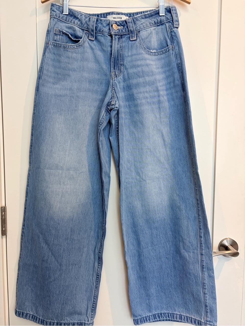 Hollister Low-Rise Super Baggy Light Wash Wide Leg Jeans W27